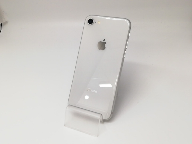 【中古】Apple au 【SIMロック解除済み】 iPhone 8 64GB シルバー MQ792J/A【福岡天神】保証期間１ヶ月【ランクC】