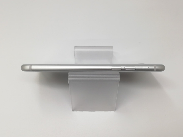 【中古】Apple au 【SIMロック解除済み】 iPhone 8 64GB シルバー MQ792J/A【福岡天神】保証期間１ヶ月【ランクC】_4
