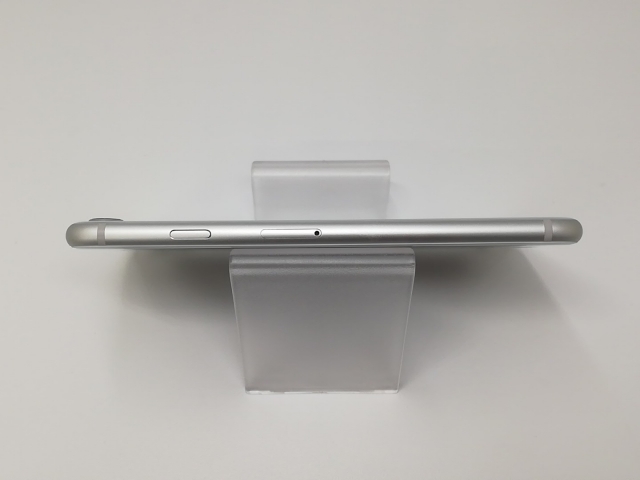 【中古】Apple au 【SIMロック解除済み】 iPhone 8 64GB シルバー MQ792J/A【福岡天神】保証期間１ヶ月【ランクC】_5