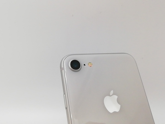 【中古】Apple au 【SIMロック解除済み】 iPhone 8 64GB シルバー MQ792J/A【福岡天神】保証期間１ヶ月【ランクC】_6