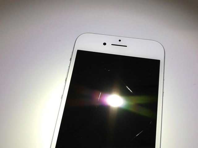 【中古】Apple au 【SIMロック解除済み】 iPhone 8 64GB シルバー MQ792J/A【福岡天神】保証期間１ヶ月【ランクC】_7