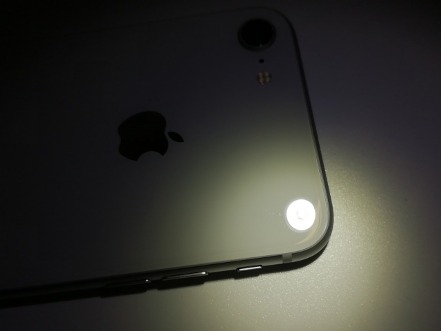 【中古】Apple au 【SIMロック解除済み】 iPhone 8 64GB シルバー MQ792J/A【福岡天神】保証期間１ヶ月【ランクC】_8