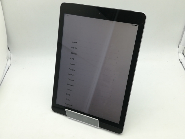 【中古】Apple au 【SIMロック解除済み】 iPad（第5世代/2017） 32GB スペースグレイ MP1J2J/A【OSU301】保証期間１ヶ月【ランクA】_1