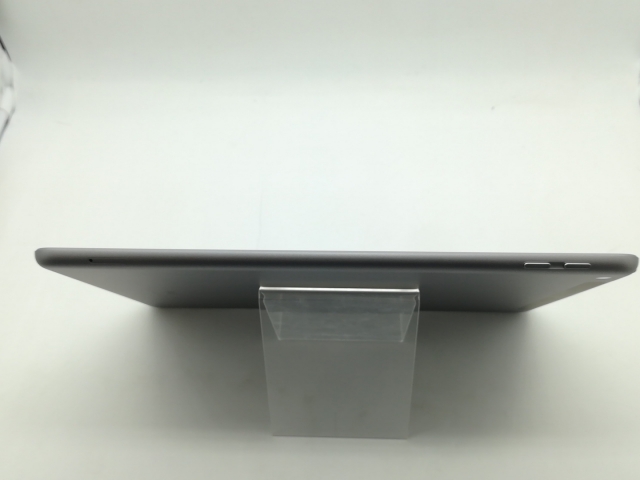 【中古】Apple au 【SIMロック解除済み】 iPad（第5世代/2017） 32GB スペースグレイ MP1J2J/A【OSU301】保証期間１ヶ月【ランクA】_3