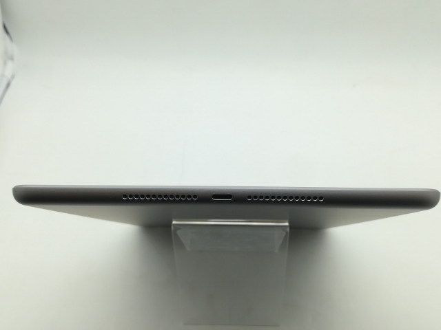 【中古】Apple au 【SIMロック解除済み】 iPad（第5世代/2017） 32GB スペースグレイ MP1J2J/A【OSU301】保証期間１ヶ月【ランクA】_4