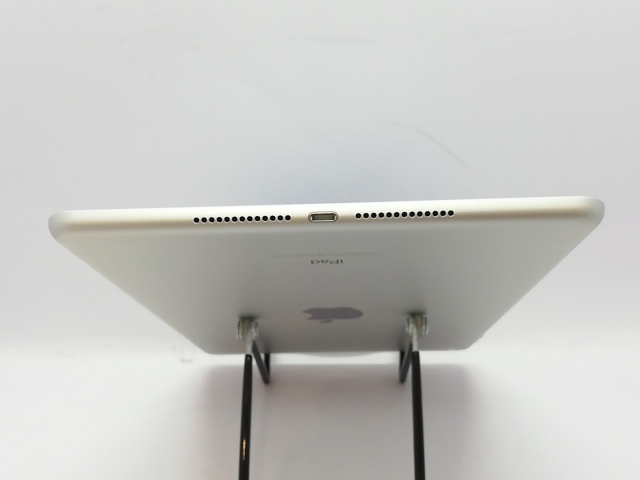 【中古】Apple 【Wi-Fi】 iPad（第6世代/2018） 32GB シルバー MR7G2J/A【立川フロム中武】保証期間１ヶ月【ランクB】_3