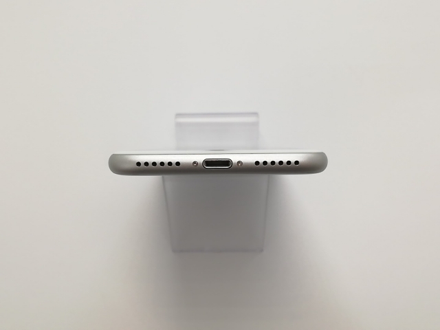 【中古】Apple au 【SIMロック解除済み】 iPhone 8 64GB シルバー MQ792J/A【福岡天神】保証期間１ヶ月【ランクC】_3