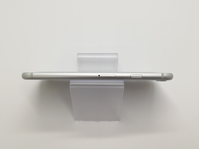 【中古】Apple au 【SIMロック解除済み】 iPhone 8 64GB シルバー MQ792J/A【福岡天神】保証期間１ヶ月【ランクC】_4