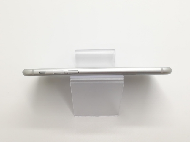 【中古】Apple au 【SIMロック解除済み】 iPhone 8 64GB シルバー MQ792J/A【福岡天神】保証期間１ヶ月【ランクC】_5