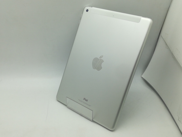 【中古】Apple au 【SIMロック解除済み】 iPad（第6世代/2018） 32GB シルバー MR6P2J/A【OSU301】保証期間１ヶ月【ランクC】