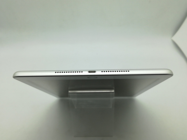 【中古】Apple au 【SIMロック解除済み】 iPad（第6世代/2018） 32GB シルバー MR6P2J/A【OSU301】保証期間１ヶ月【ランクC】_4
