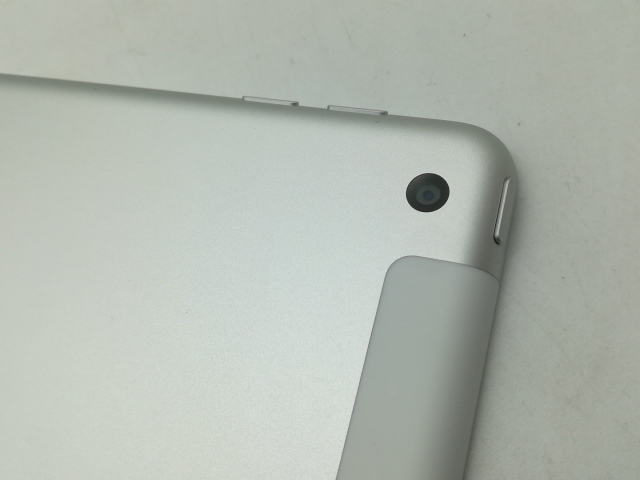 【中古】Apple au 【SIMロック解除済み】 iPad（第6世代/2018） 32GB シルバー MR6P2J/A【OSU301】保証期間１ヶ月【ランクC】_6
