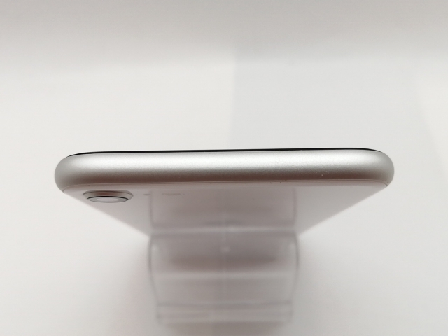 【中古】Apple au 【SIMロック解除済み】 iPhone SE（第2世代） 64GB ホワイト MHGQ3J/A（後期型番）【津田沼】保証期間１ヶ月【ランクC】_2