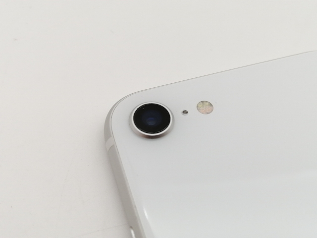 【中古】Apple au 【SIMロック解除済み】 iPhone SE（第2世代） 64GB ホワイト MHGQ3J/A（後期型番）【津田沼】保証期間１ヶ月【ランクC】_6