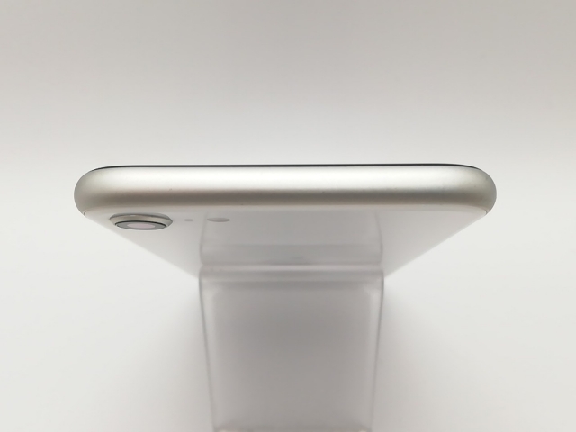 【中古】Apple au 【SIMロック解除済み】 iPhone SE（第2世代） 64GB ホワイト MHGQ3J/A（後期型番）【府中ル・シーニュ】保証期間１ヶ月【ランクB】_2