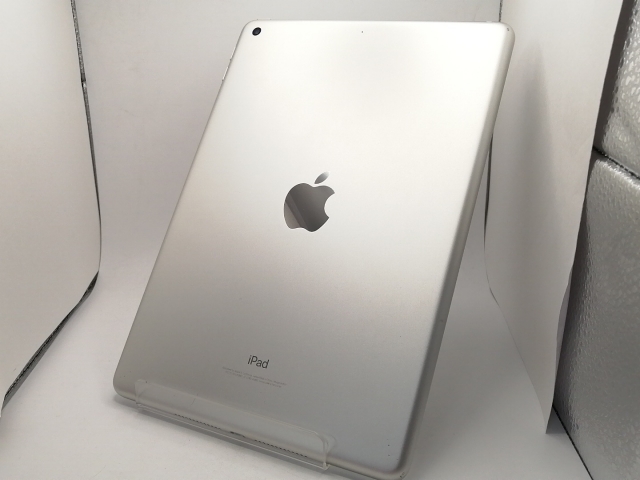 【中古】Apple 【Wi-Fi】 iPad（第6世代/2018） 32GB シルバー MR7G2J/A【川崎駅前】保証期間１ヶ月【ランクB】
