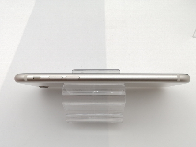 【中古】Apple au 【SIMフリー】 iPhone SE（第3世代） 128GB スターライト MMYG3J/A【津田沼】保証期間１ヶ月【ランクB】_3