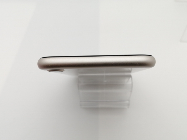 【中古】Apple au 【SIMフリー】 iPhone SE（第3世代） 128GB スターライト MMYG3J/A【津田沼】保証期間１ヶ月【ランクB】_4