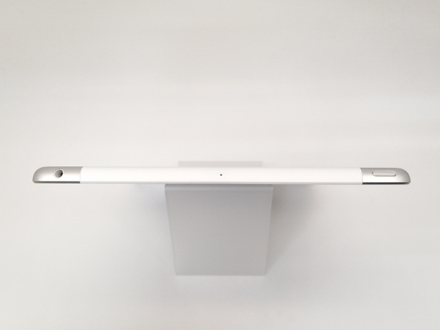 【中古】Apple au 【SIMロック解除済み】 iPad（第6世代/2018） 32GB シルバー MR6P2J/A【戸塚】保証期間１ヶ月【ランクC】_4