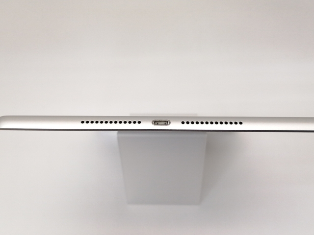 【中古】Apple au 【SIMロック解除済み】 iPad（第6世代/2018） 32GB シルバー MR6P2J/A【戸塚】保証期間１ヶ月【ランクC】_5