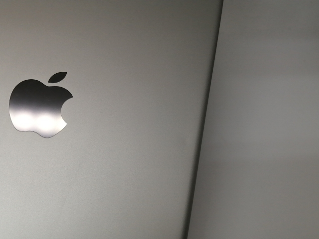 【中古】Apple au 【SIMロック解除済み】 iPad（第6世代/2018） 32GB シルバー MR6P2J/A【戸塚】保証期間１ヶ月【ランクC】_6