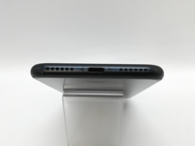 【中古】Apple SoftBank 【SIMフリー】 iPhone SE（第3世代） 128GB ミッドナイト MMYF3J/A【川崎駅前】保証期間１ヶ月【ランクB】_4