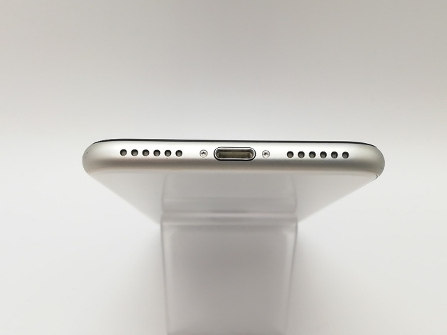 【中古】Apple au 【SIMロック解除済み】 iPhone SE（第2世代） 64GB ホワイト MHGQ3J/A（後期型番）【府中ル・シーニュ】保証期間１ヶ月【ランクB】_4