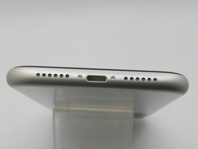 【中古】Apple docomo 【SIMロック解除済み】 iPhone 11 64GB ホワイト MHDC3J/A（後期型番）【新橋烏森通り】保証期間１ヶ月【ランクB】_4