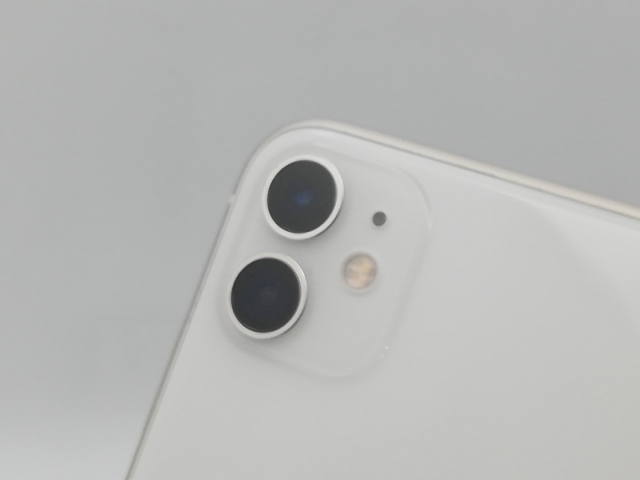 【中古】Apple docomo 【SIMロック解除済み】 iPhone 11 64GB ホワイト MHDC3J/A（後期型番）【新橋烏森通り】保証期間１ヶ月【ランクB】_6