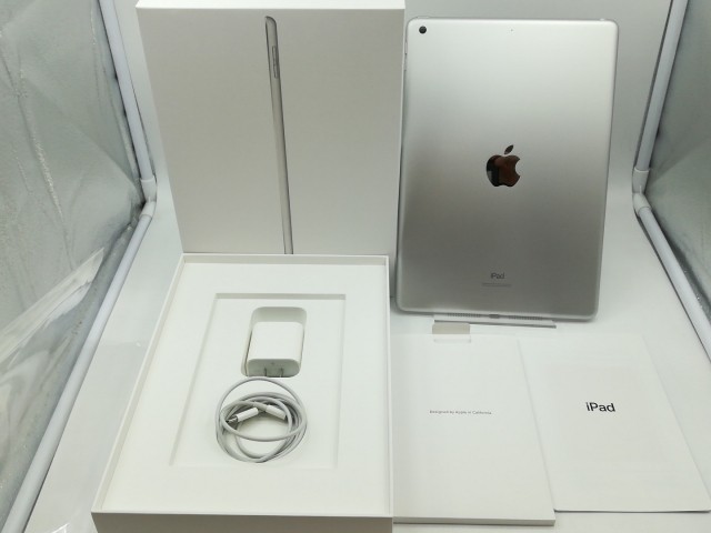 【中古】Apple iPad（第8世代） Wi-Fiモデル 32GB シルバー MYLA2J/A【鹿児島中町】保証期間１ヶ月【ランクA】