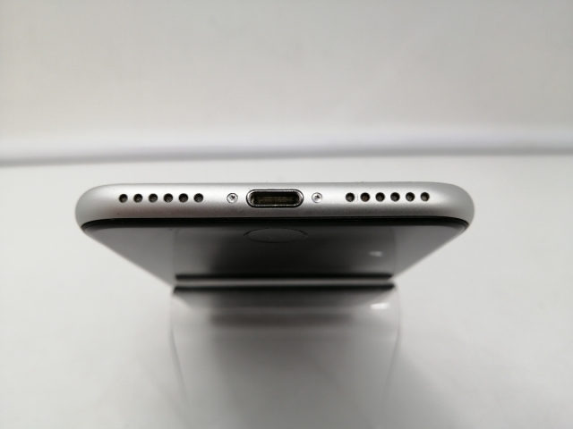 【中古】Apple au 【SIMロック解除済み】 iPhone SE（第2世代） 64GB ホワイト MHGQ3J/A（後期型番）【札幌】保証期間１ヶ月【ランクC】_4