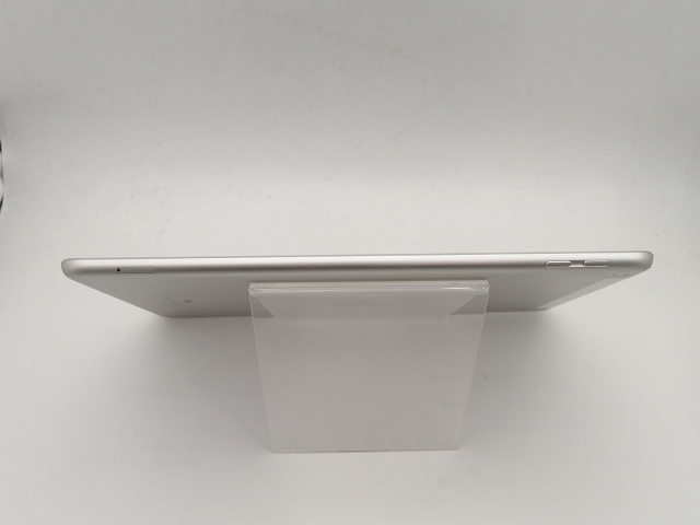【中古】Apple au 【SIMロック解除済み】 iPad（第6世代/2018） 32GB シルバー MR6P2J/A【なんば】保証期間１ヶ月【ランクC】_3
