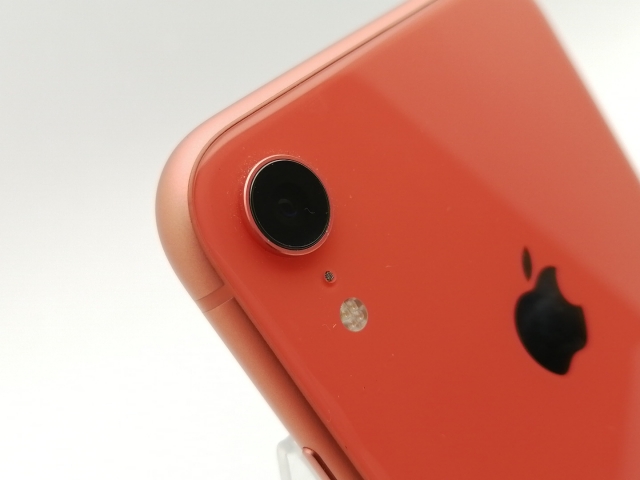 【中古】Apple docomo 【SIMロック解除済み】 iPhone XR 64GB コーラル MT0A2J/A【神保町】保証期間１ヶ月【ランクA】