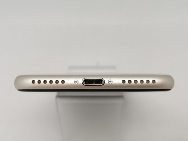 【中古】Apple au 【SIMフリー】 iPhone SE（第3世代） 64GB スターライト MMYD3J/A【川越クレアモール】保証期間１ヶ月【ランクA】_3