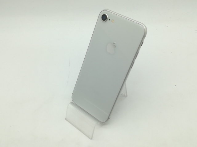 【中古】Apple au 【SIMロック解除済み】 iPhone 8 64GB シルバー MQ792J/A【OSU301】保証期間１ヶ月【ランクC】