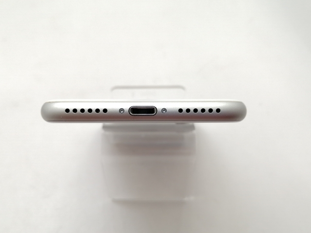 【中古】Apple au 【SIMロック解除済み】 iPhone 8 64GB シルバー MQ792J/A【池袋東口】保証期間１ヶ月【ランクC】_2