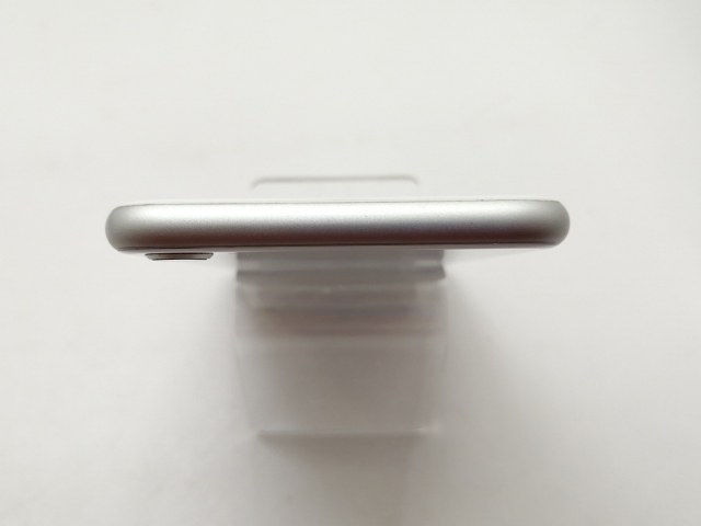 【中古】Apple au 【SIMロック解除済み】 iPhone 8 64GB シルバー MQ792J/A【池袋東口】保証期間１ヶ月【ランクC】_4