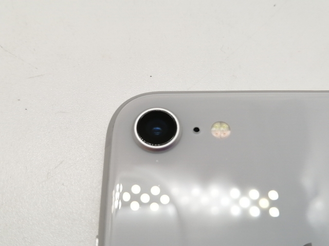 【中古】Apple au 【SIMロック解除済み】 iPhone 8 64GB シルバー MQ792J/A【池袋東口】保証期間１ヶ月【ランクC】_6