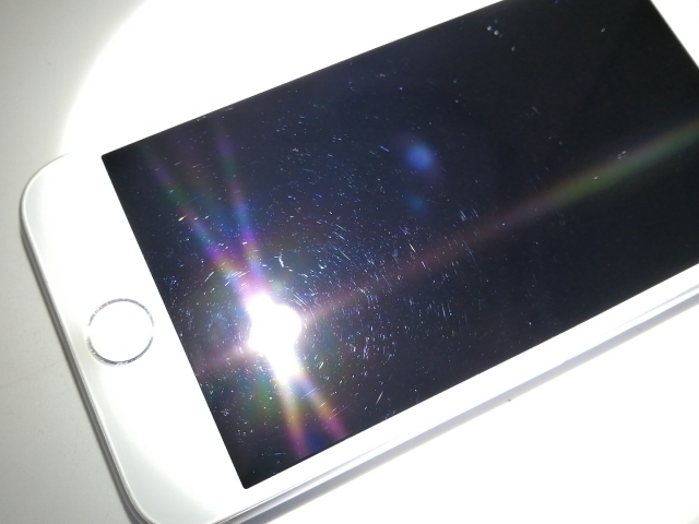 【中古】Apple au 【SIMロック解除済み】 iPhone 8 64GB シルバー MQ792J/A【池袋東口】保証期間１ヶ月【ランクC】_8