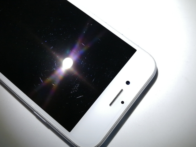 【中古】Apple au 【SIMロック解除済み】 iPhone 8 64GB シルバー MQ792J/A【池袋東口】保証期間１ヶ月【ランクC】_9