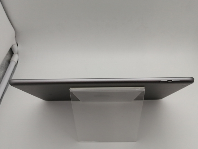 【中古】Apple 【Wi-Fi】 iPad（第6世代/2018） 32GB スペースグレイ MR7F2J/A【なんば】保証期間１ヶ月【ランクB】_3