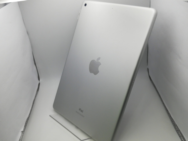 【中古】Apple 【Wi-Fi】 iPad（第8世代/2020） 32GB シルバー MYLA2J/A【仙台イービーンズ】保証期間１ヶ月【ランクC】