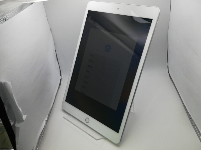 【中古】Apple 【Wi-Fi】 iPad（第8世代/2020） 32GB シルバー MYLA2J/A【仙台イービーンズ】保証期間１ヶ月【ランクC】