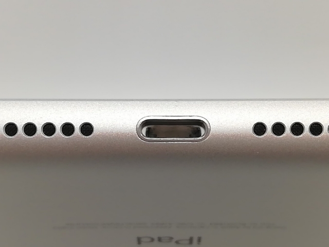 【中古】Apple 【Wi-Fi】 iPad（第6世代/2018） 32GB シルバー MR7G2J/A【福岡天神】保証期間１ヶ月【ランクC】_4