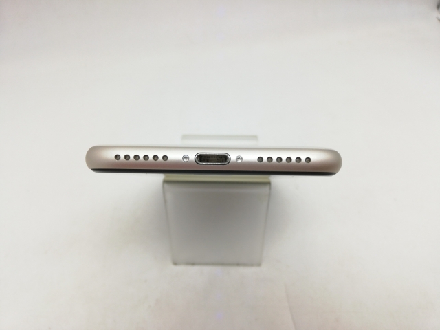 【中古】Apple au 【SIMフリー】 iPhone SE（第3世代） 64GB スターライト MMYD3J/A【秋葉本店】保証期間１ヶ月【ランクC】_4