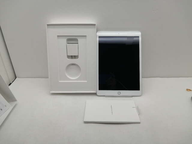 【中古】Apple 【Wi-Fi】 iPad（第8世代/2020） 32GB シルバー MYLA2J/A【仙台イービーンズ】保証期間１ヶ月【ランクC】