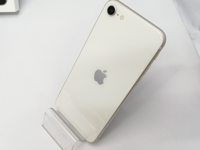 【中古】Apple au 【SIMフリー】 iPhone SE（第3世代） 64GB スターライト MMYD3J/A【川越クレアモール】保証期間１ヶ月【ランクC】