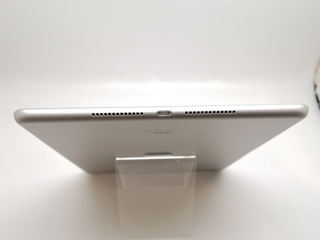 iPad 第8世代 32gb シルバー MYLA2J/A 中古 中古品〕 iPad 第8世代 32GB シルバー MYLA2J／A Wi-Fi【344】 - メルカリ