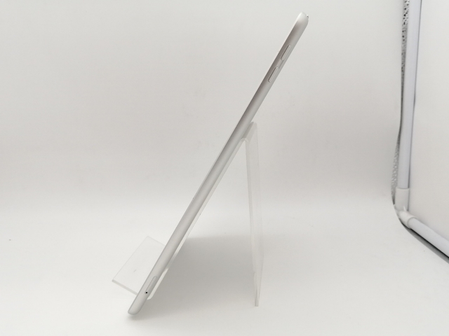 【中古】Apple au 【SIMロック解除済み】 iPad（第6世代/2018） 32GB シルバー MR6P2J/A【なんば】保証期間１ヶ月【ランクC】_2