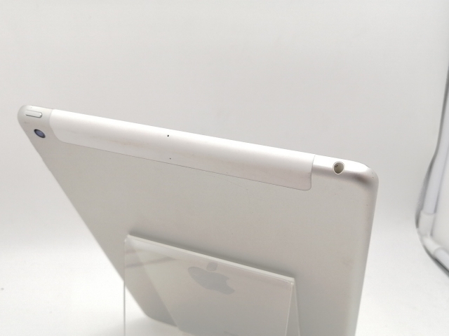【中古】Apple au 【SIMロック解除済み】 iPad（第6世代/2018） 32GB シルバー MR6P2J/A【なんば】保証期間１ヶ月【ランクC】_4